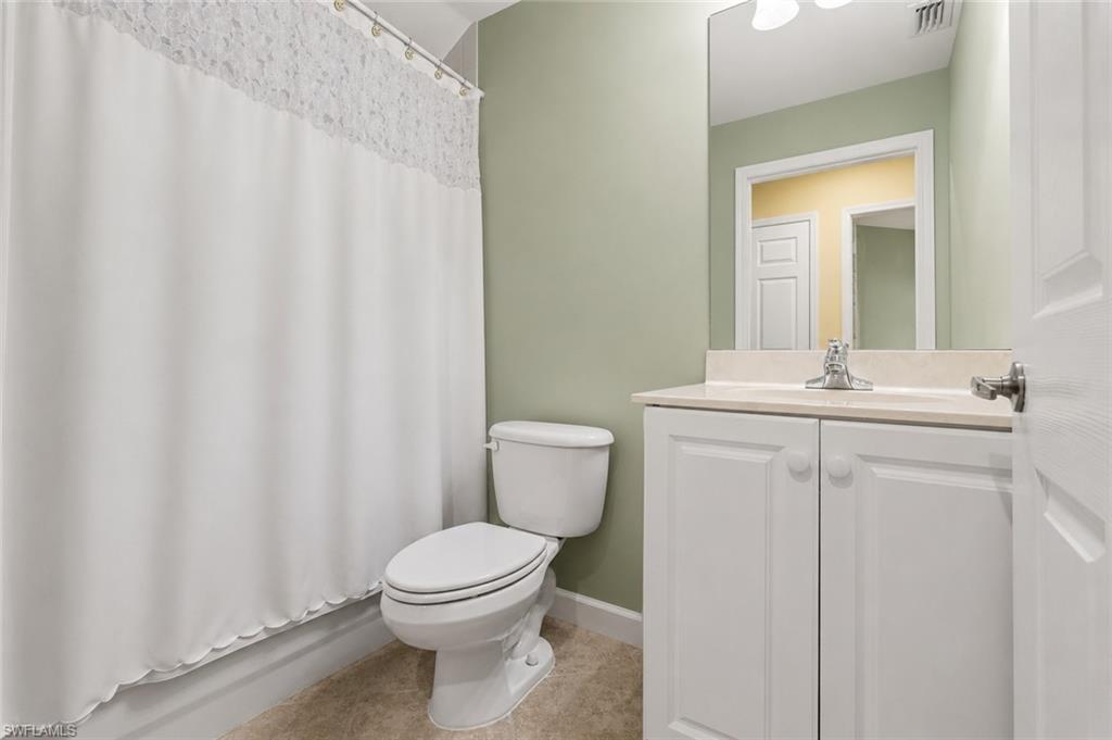 2nd full bathroom with dual entrance (pocket door to 2nd bedroom)