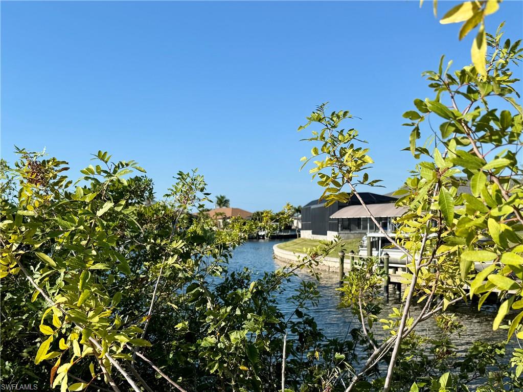 Intersecting Canal View