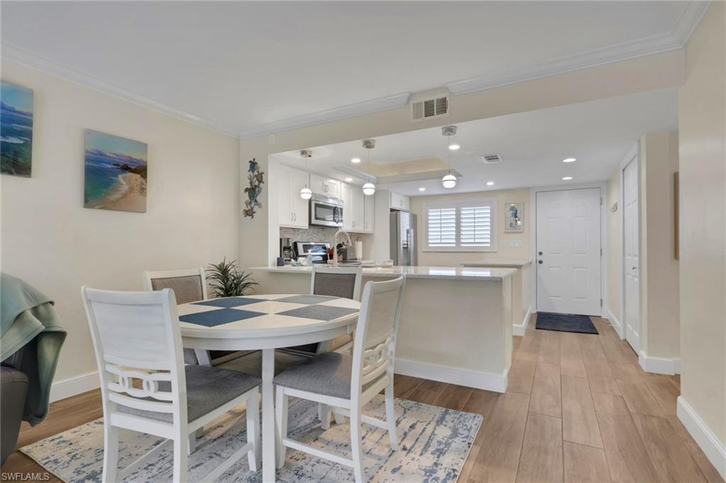 134 Cypress WAY E 305