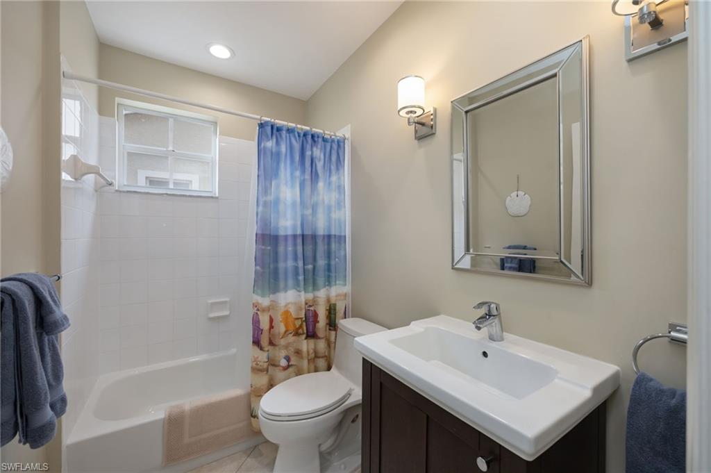 1505 Clermont DR B202 photo 21