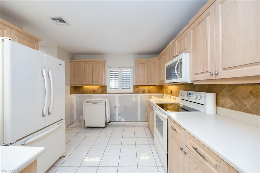 770 Waterford DR 302 photo 7