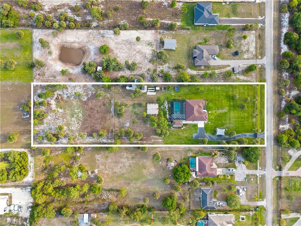 Aerial view of residential area featuring property parcel outlined