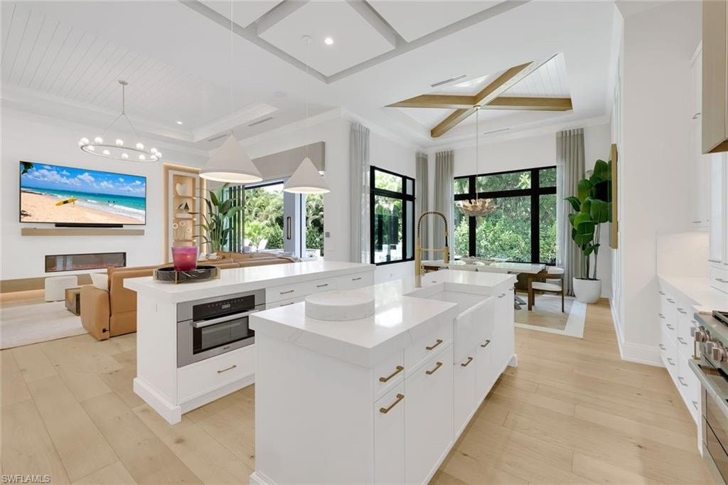 767 Park Shore DR photo 6