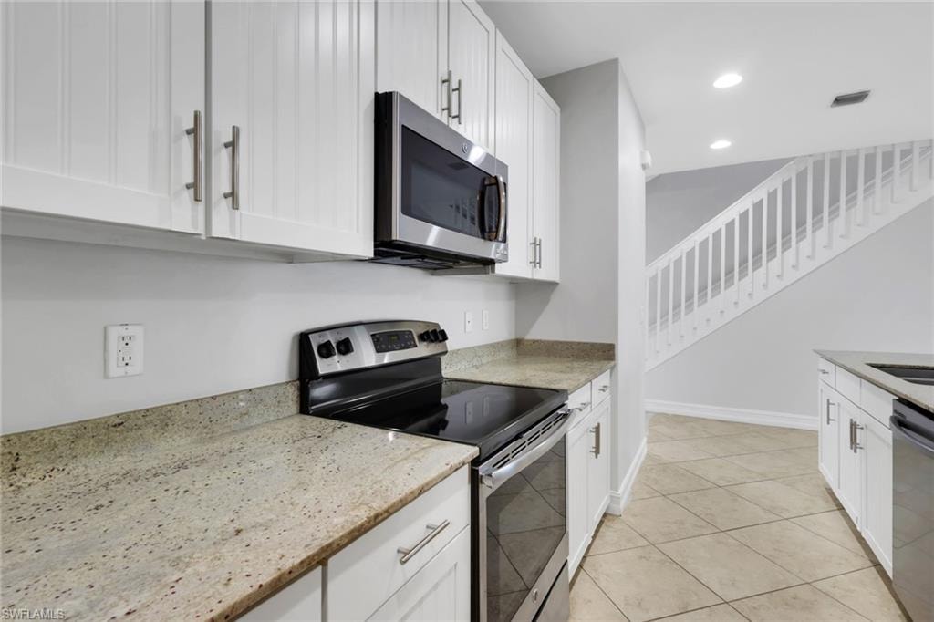 7738 Bristol CIR