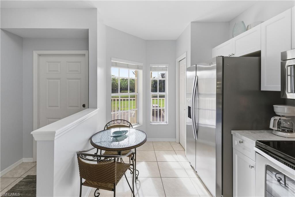 Cozy breakfast nook