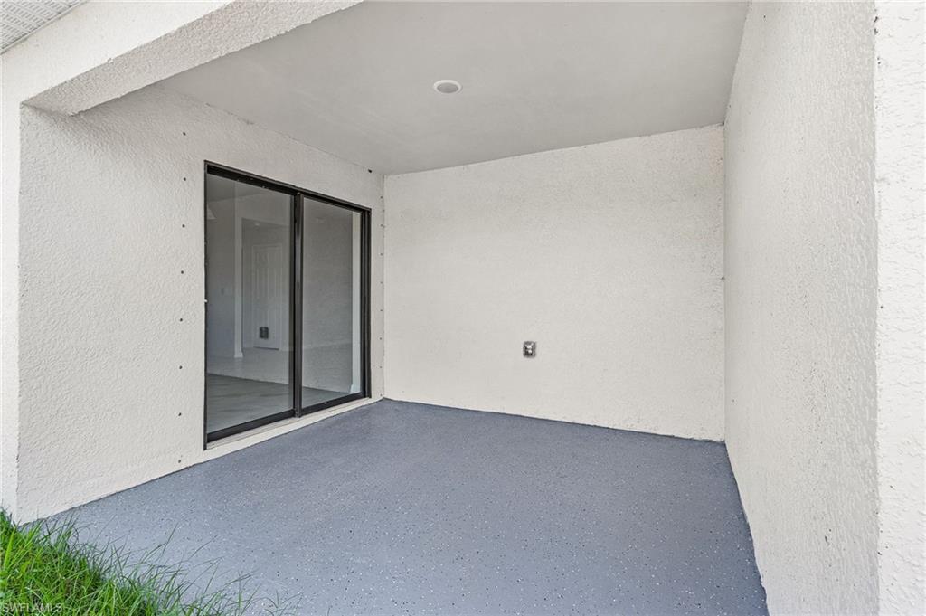 916 NE 1st PL photo 18