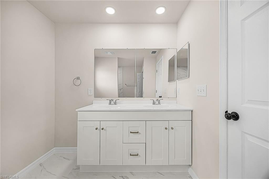124 NE 15th TER photo 23