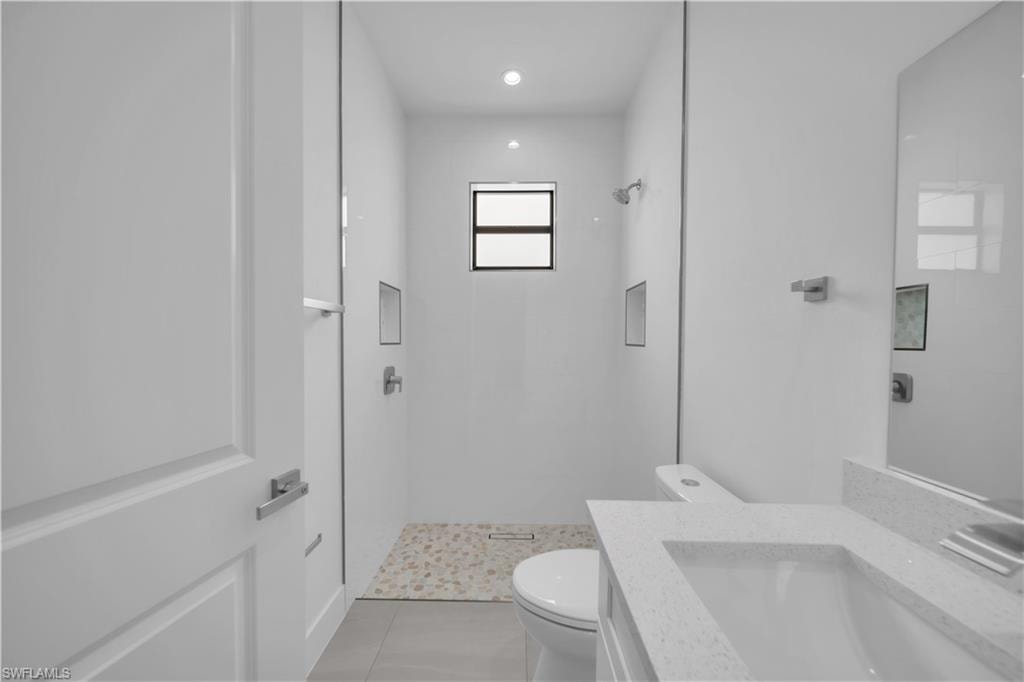211 NE 15th TER photo 22