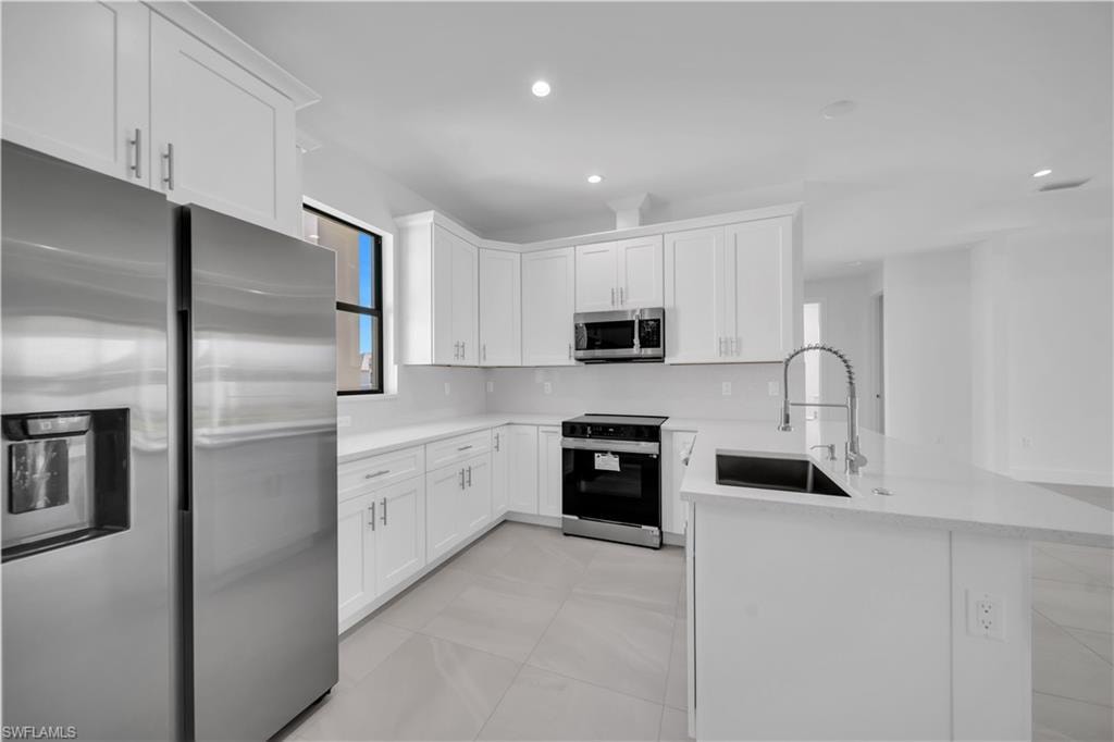211 NE 15th TER photo 14