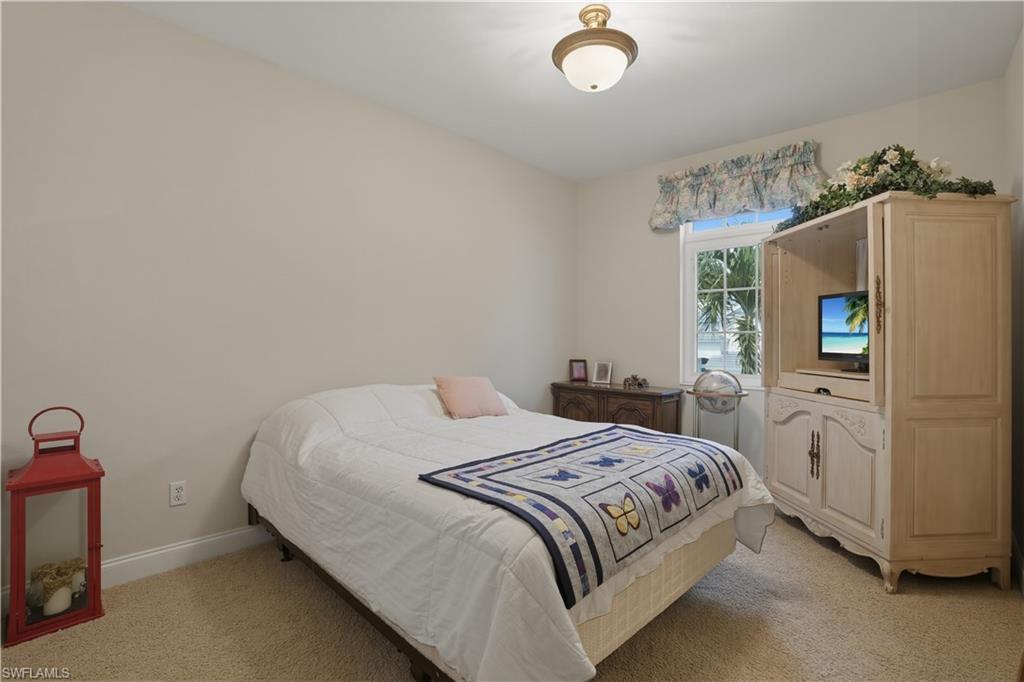 Guest bedroom.
