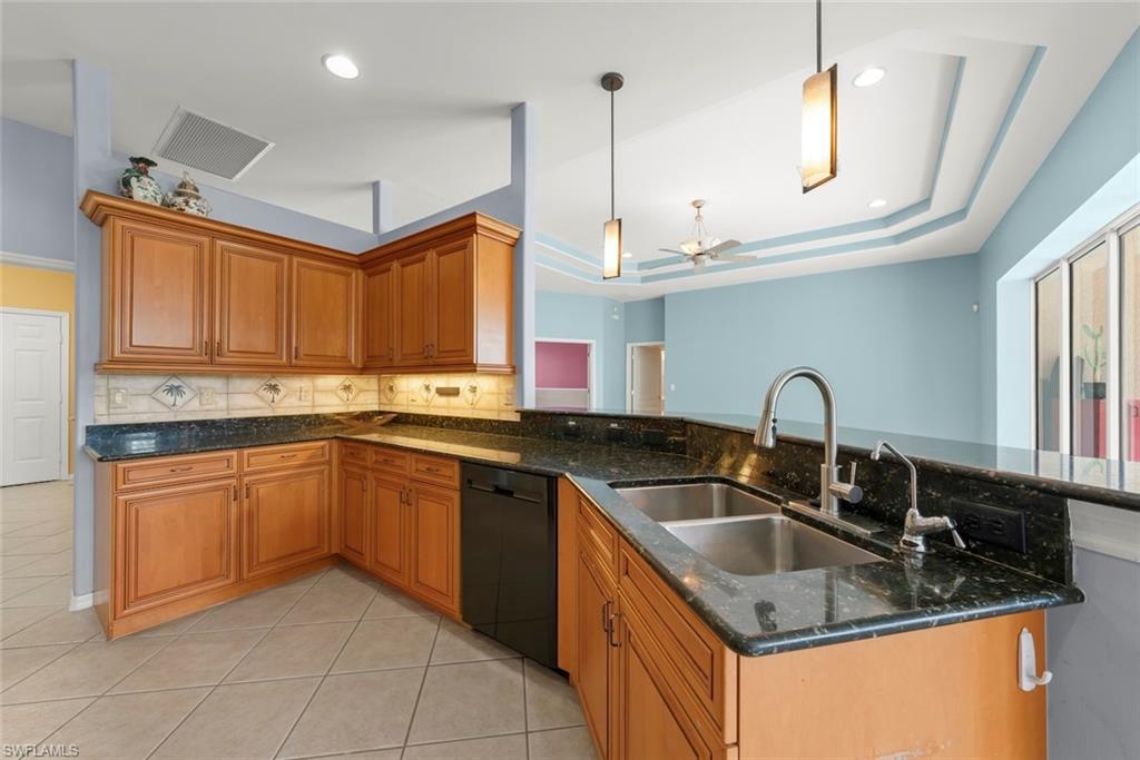 2165 Berkley WAY photo 23