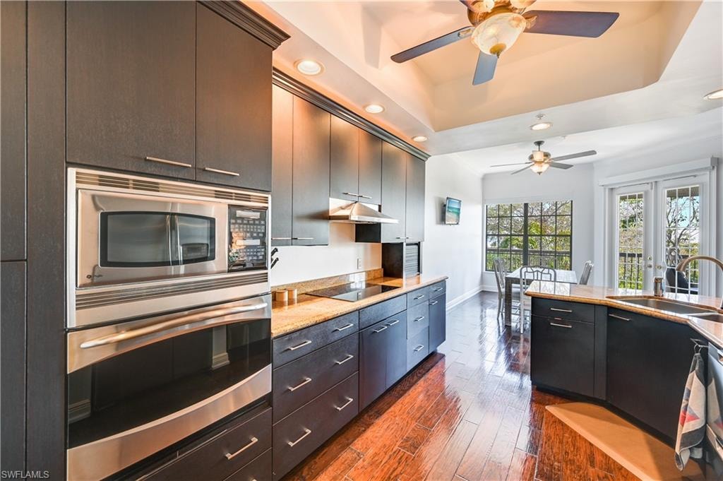 Spacious contemporary kitchen