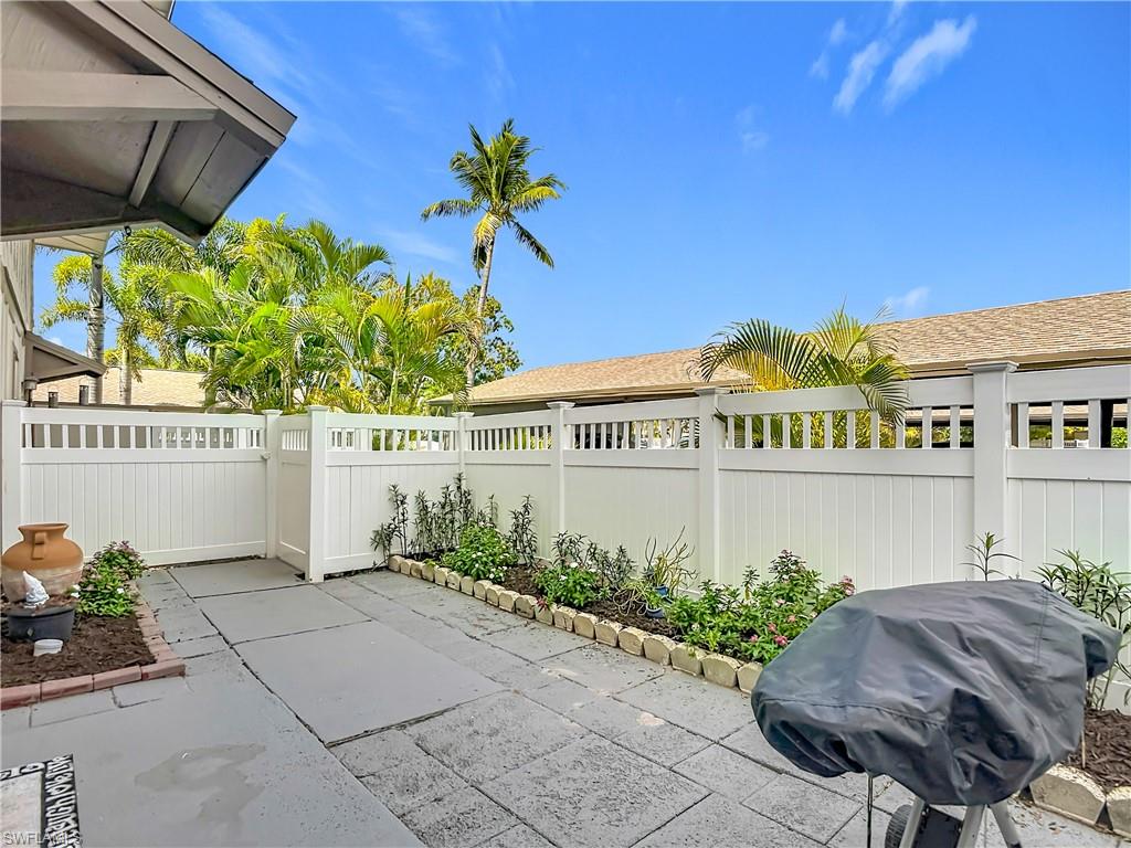 4293 Island CIR 4