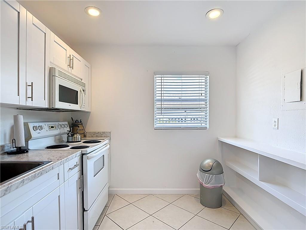 4293 Island CIR 4 photo 9