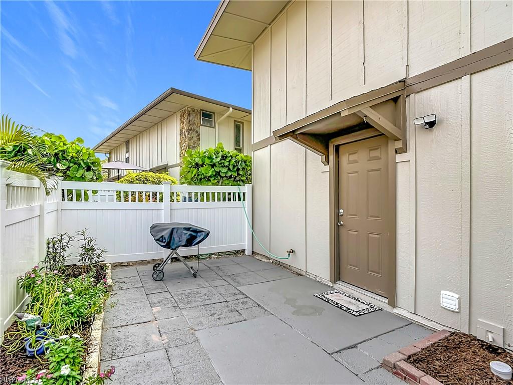 4293 Island CIR 4 photo 34