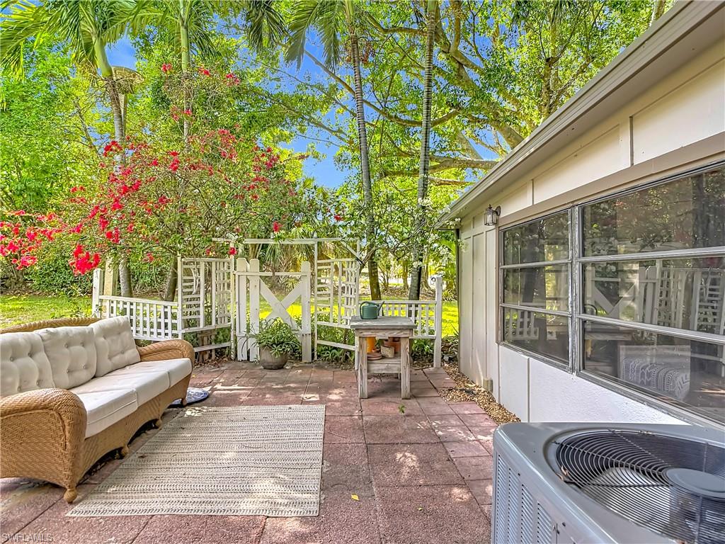 4293 Island CIR 4 photo 38