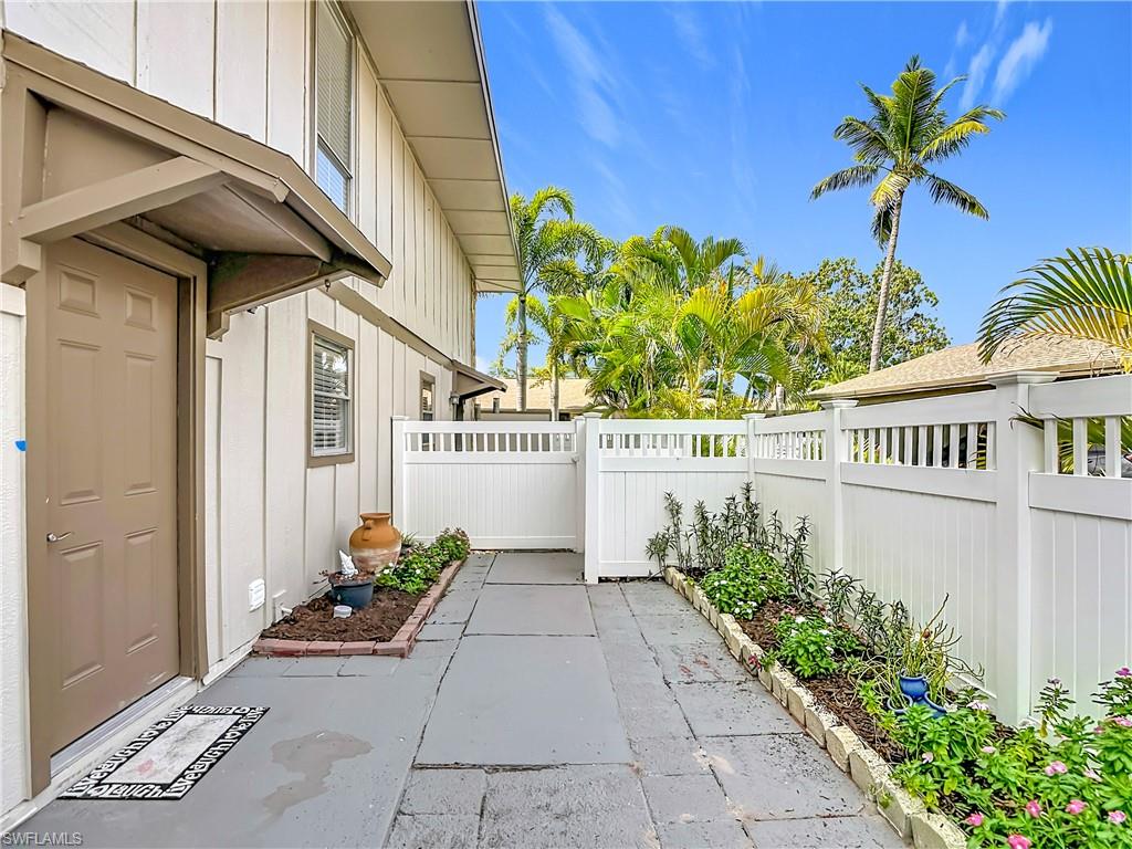 4293 Island CIR 4