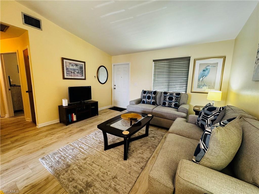 4903 Vincennes ST 212