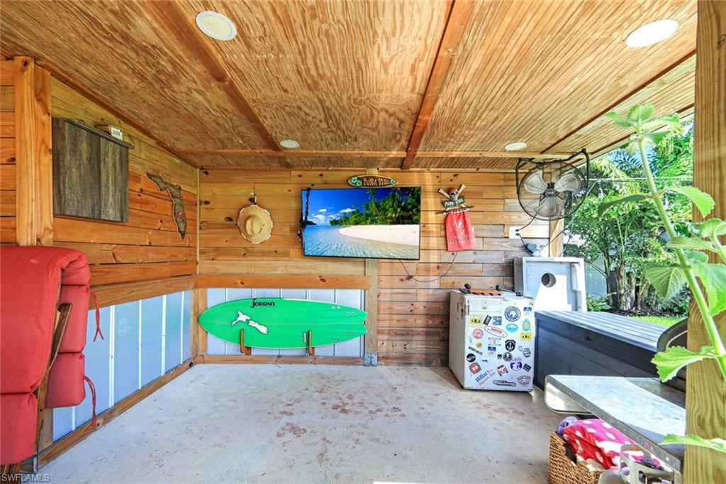 20621 Pine Tree LN photo 17