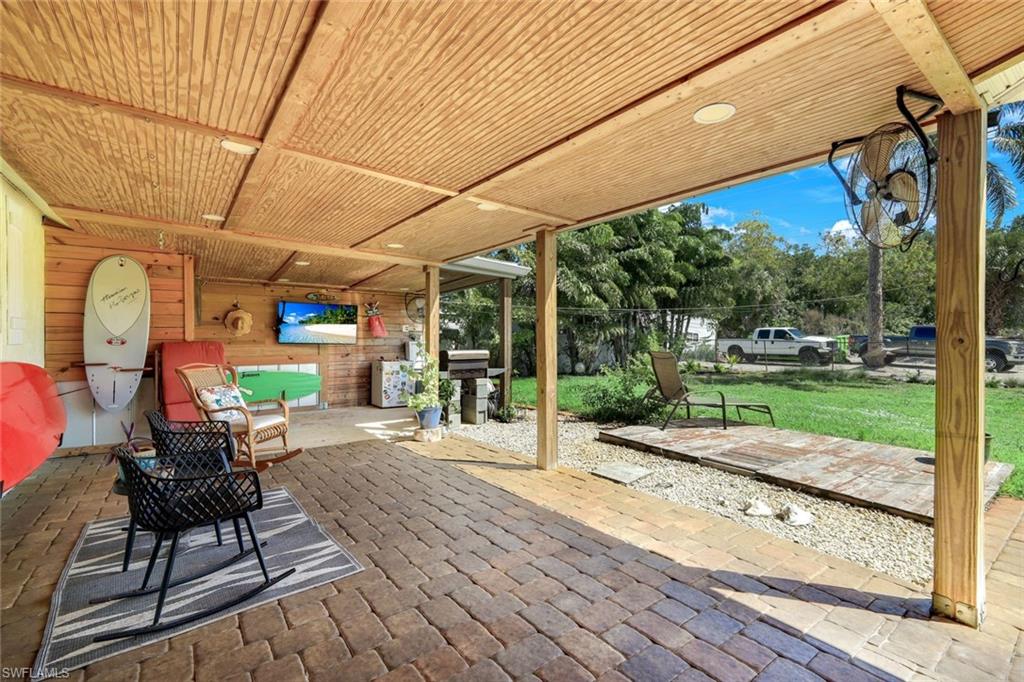 20621 Pine Tree LN photo 18