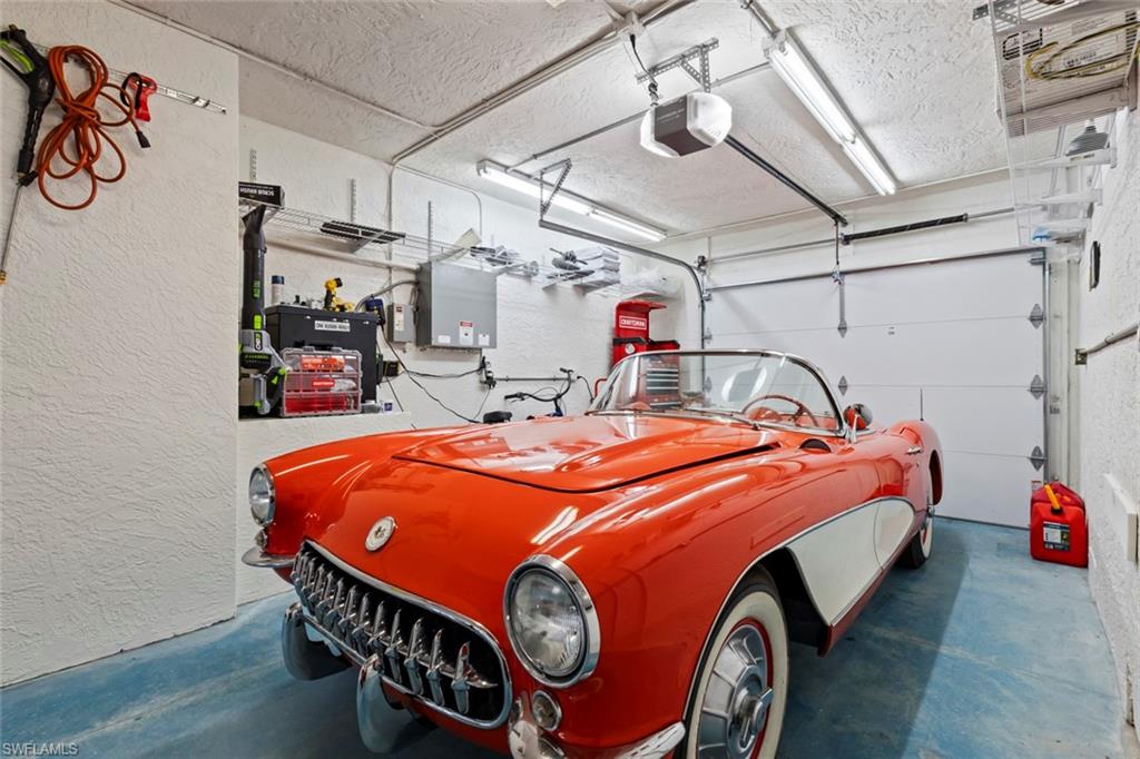 Garage 1 of 2