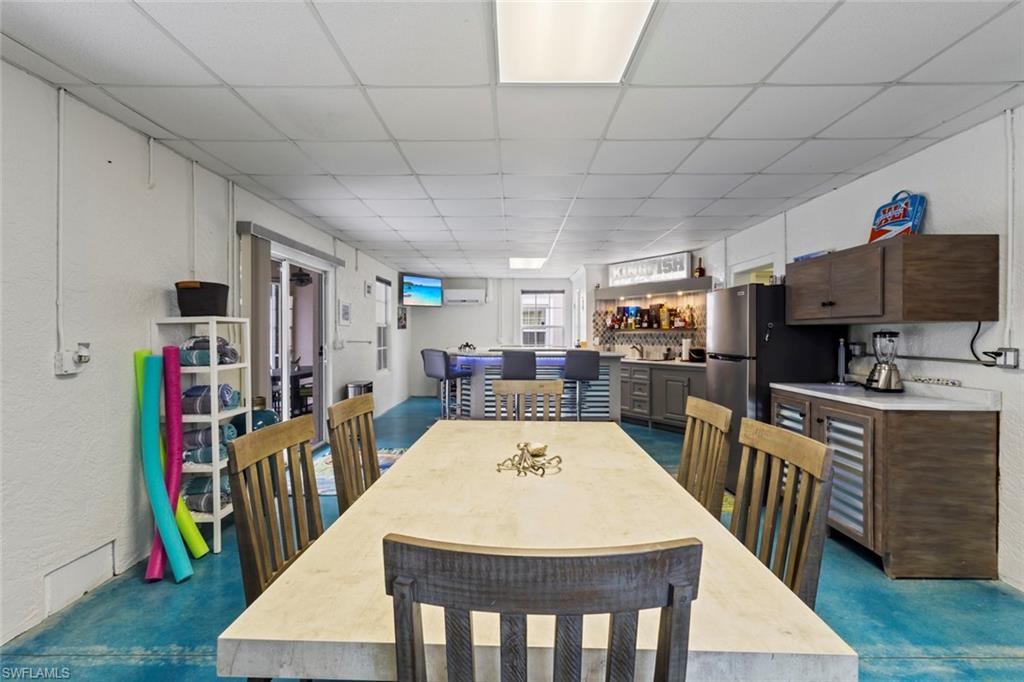 1st floor bonus space with a bar, just off the pool.  Perfect for entertaining