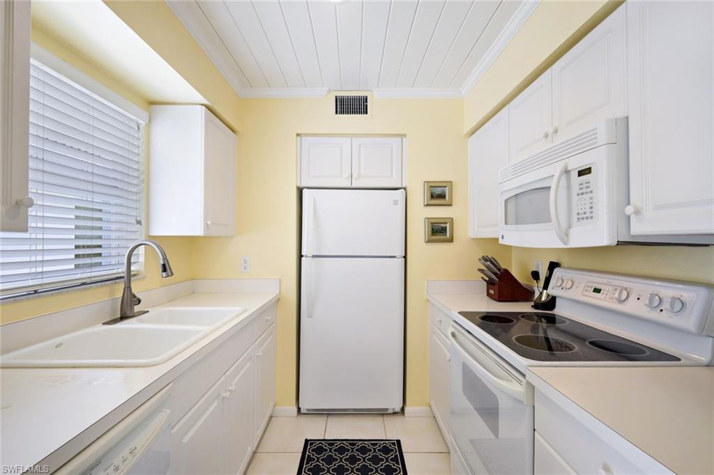 286 4th ST S 203 photo 10