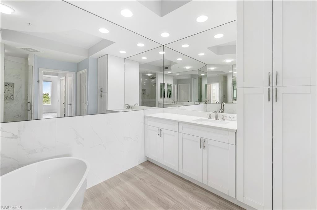 425 Cove Tower DR 403 photo 14