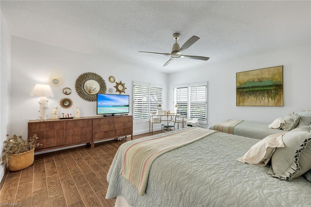 5817 Glencove DR 402 photo 39