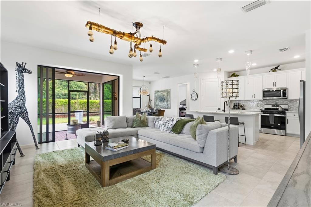 10475 Ventana LN