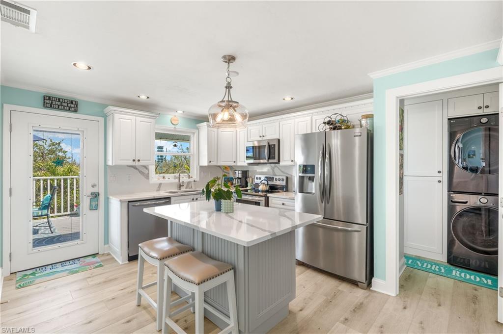 Kitchen/Breakfast Bar