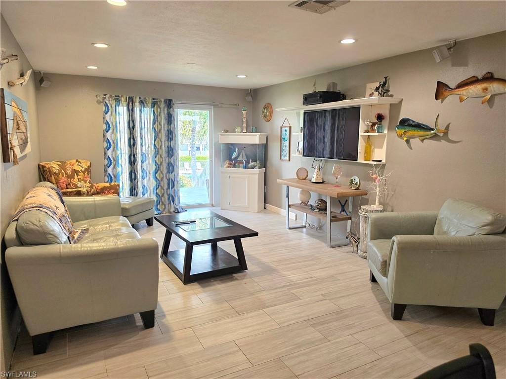 6777 Winkler RD 236 photo 8
