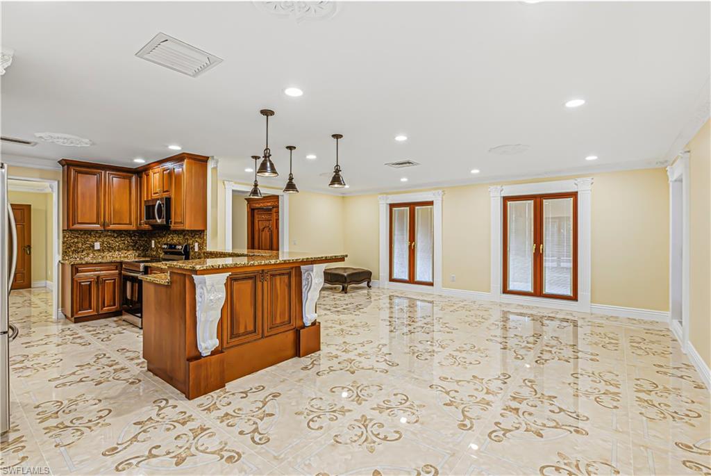1287 Collier BLVD photo 9