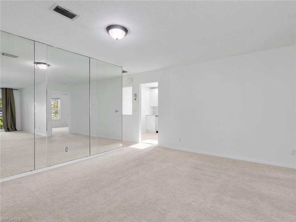 Dining Area - Kitchen
