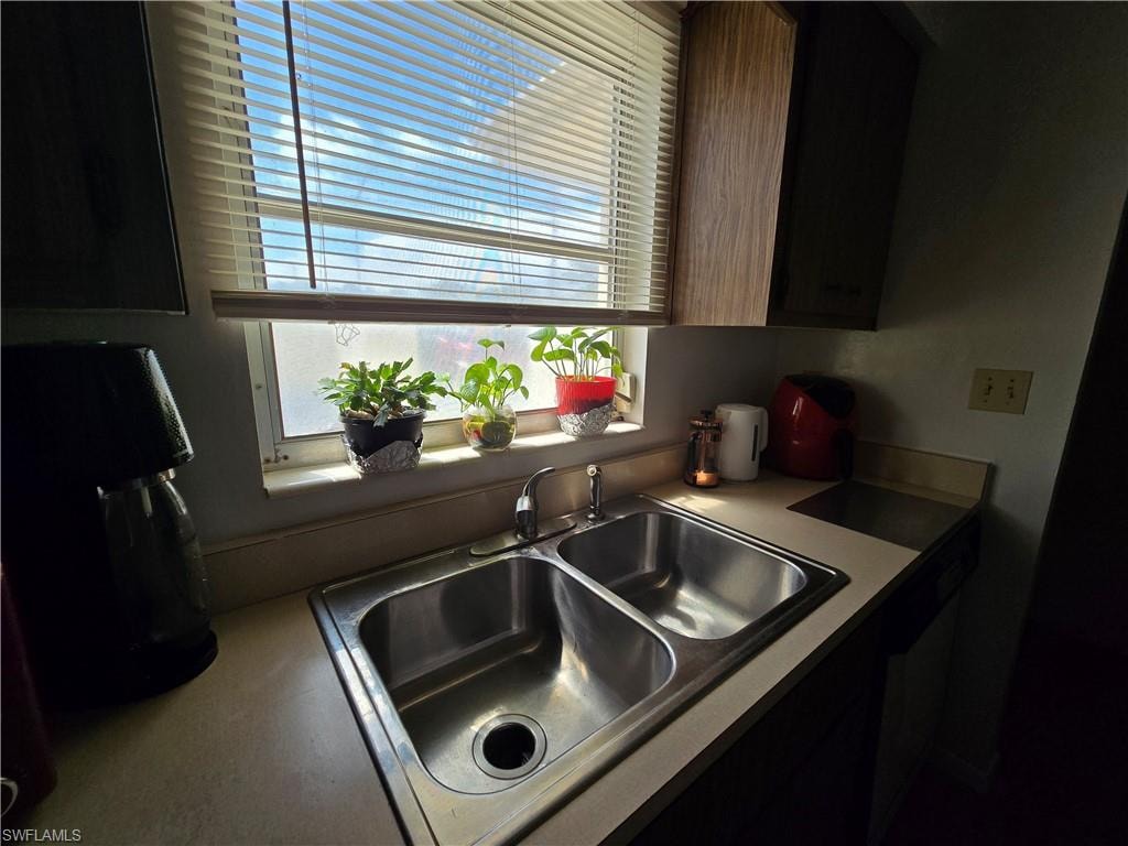 634 Joel BLVD photo 10
