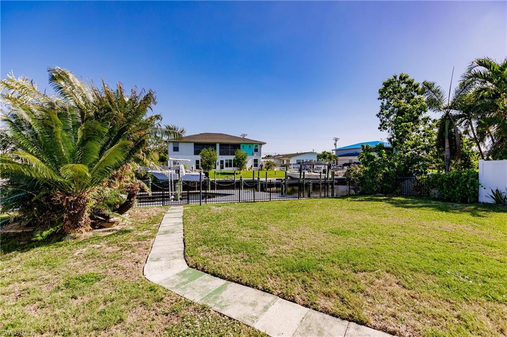 1437 Vendome CT photo 40