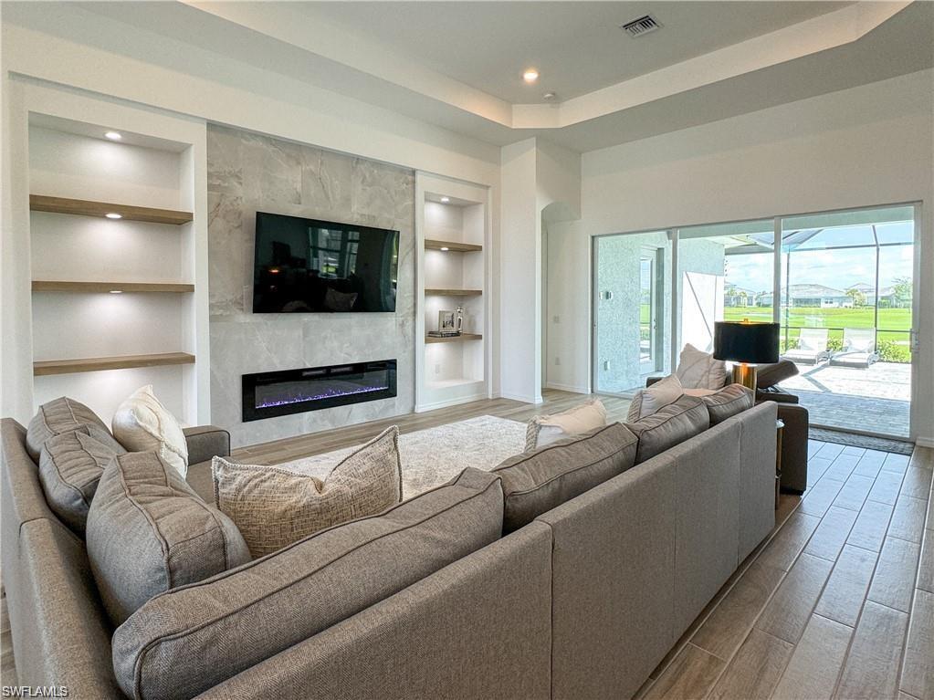 6082 Artisan CT