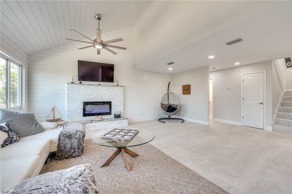 785 Rabbit RD