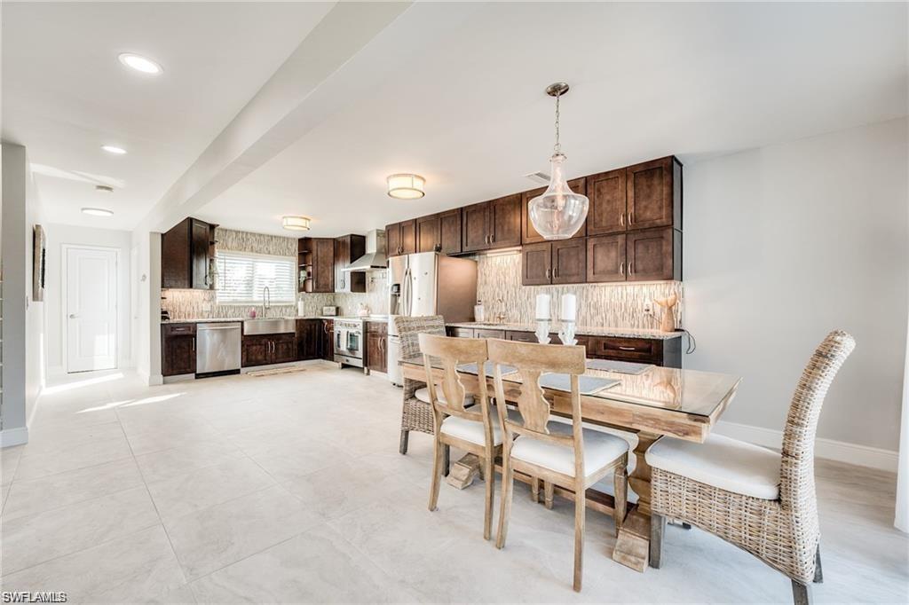 785 Rabbit RD