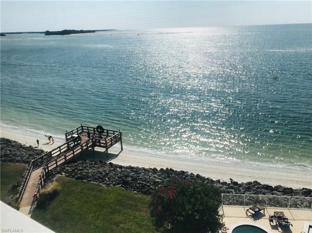 Spectacular Balcony View to Dickman's Island of the 10,000 Islands and Community Fishing Pier