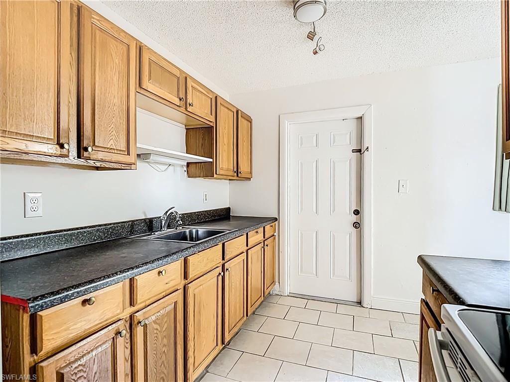 2407 Jaylen Watkins ST photo 17