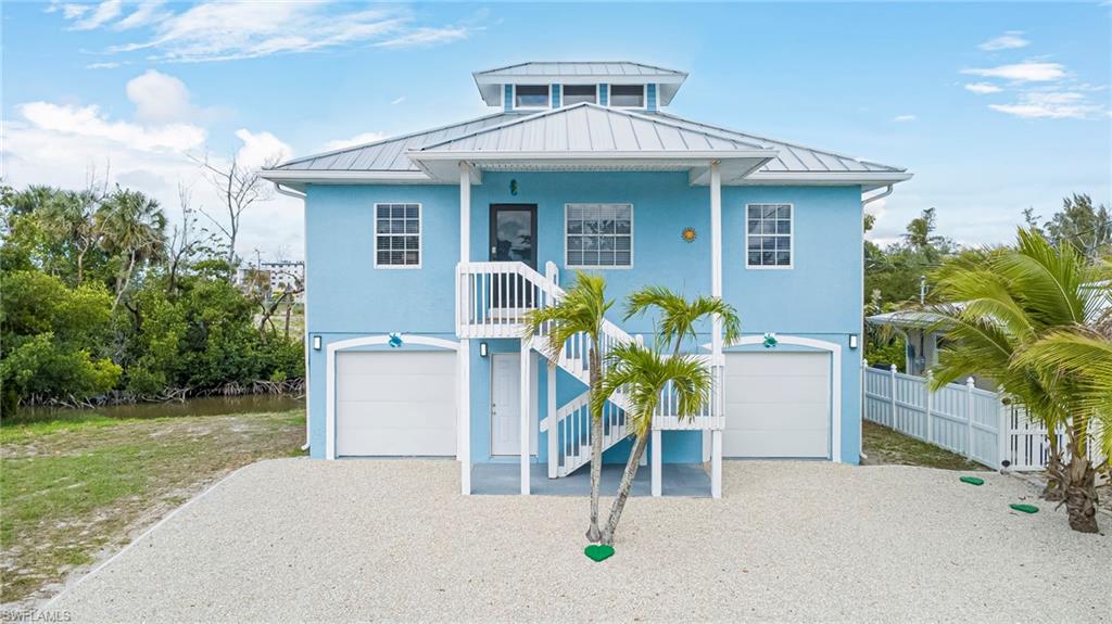 very bright and inviting beach house with new  lime stone driveway