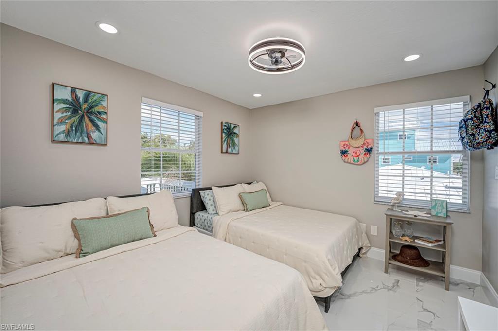 sleeps 4