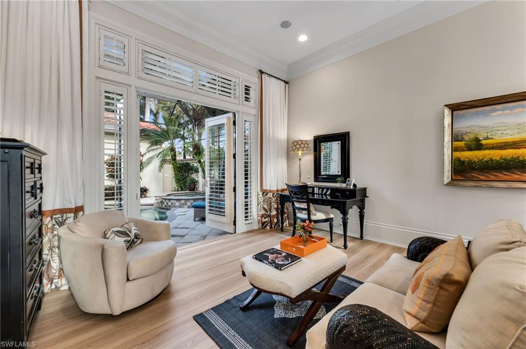 Such a relaxing sitting area...ready for a cup of coffee and a book?