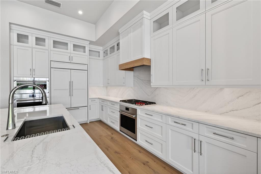 Stunning kitchen design with all appliances Sub Zero / Wolf Package