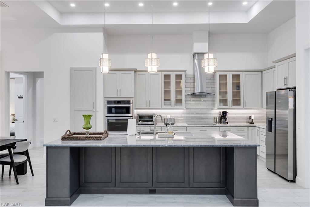 6423 Livingston Woods LN