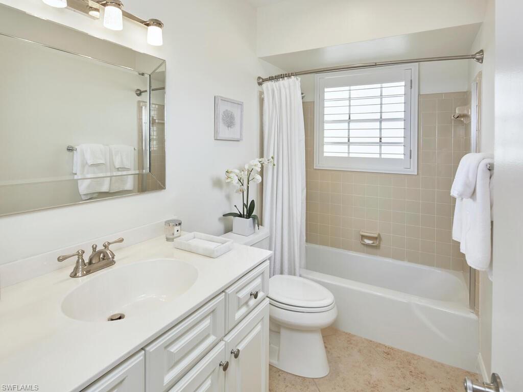 3070 Gulf Shore BLVD N 209 photo 17