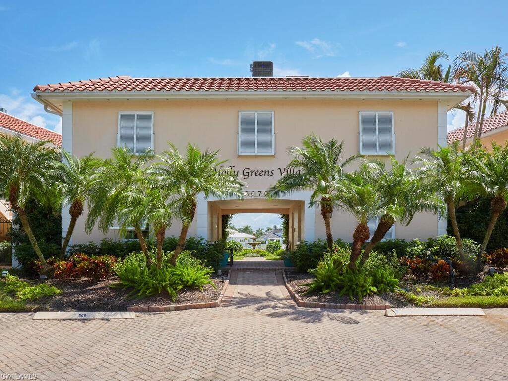 3070 Gulf Shore BLVD N 209