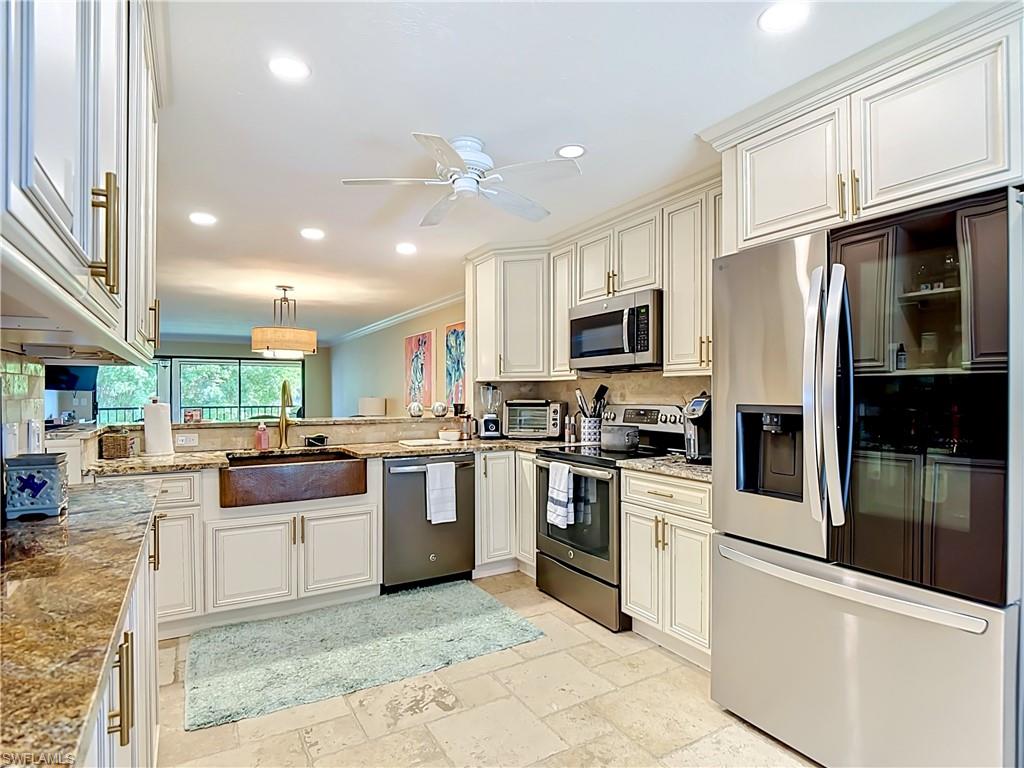Open kitchen design ideal for cooking and entertaining.