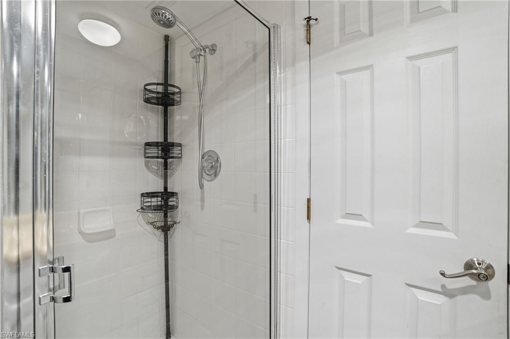 912 SE 46th ST 201 photo 18